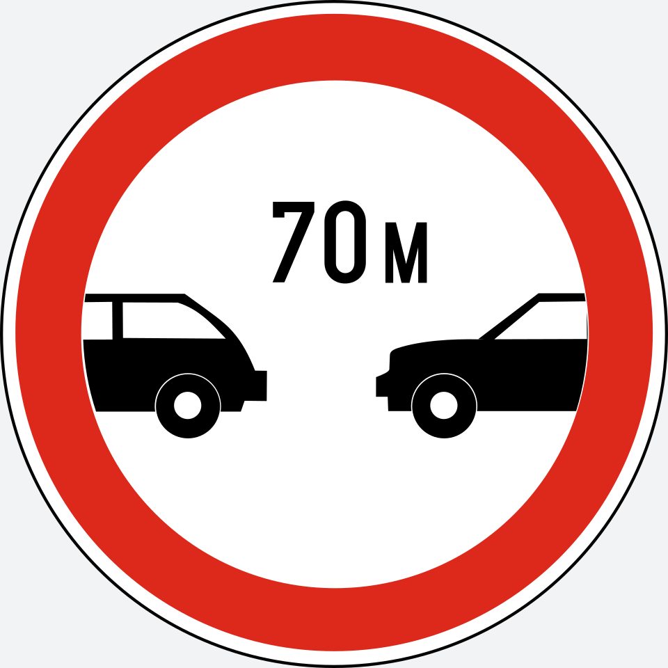 White circle with a red border; black text “70 м” above two black cars facing one another with a gap between them.
